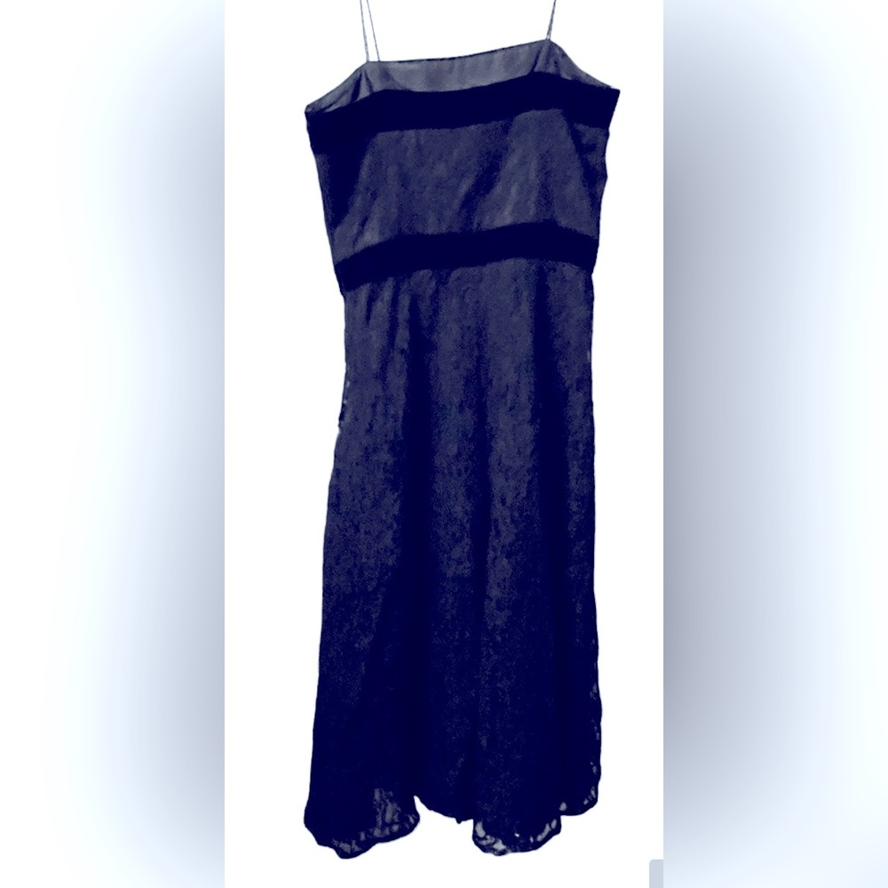 Lace dress strap less